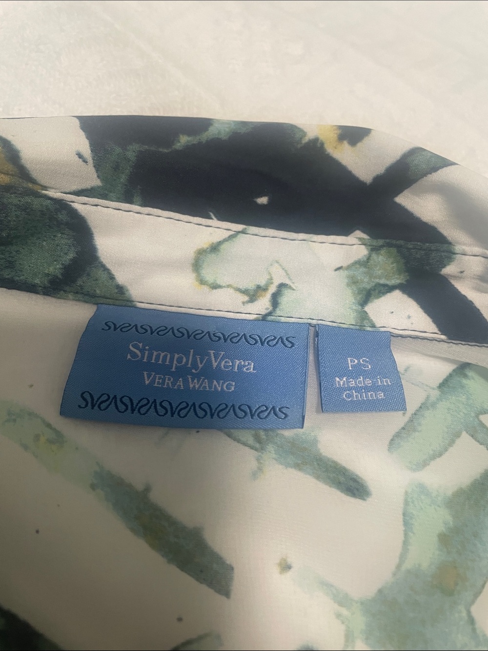 🖤5/$25 Vera wang silky Sleeveless Abstract Print Layered Blouse Blue Green White - Picture 15 of 17